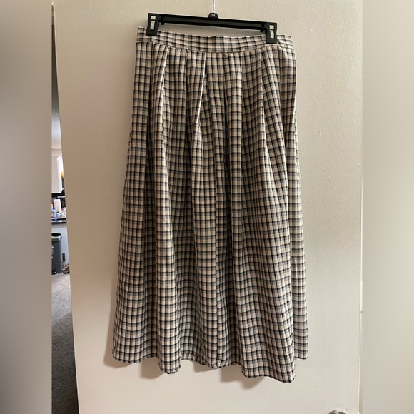 Plaid pleated skirt - Picture 2 of 3